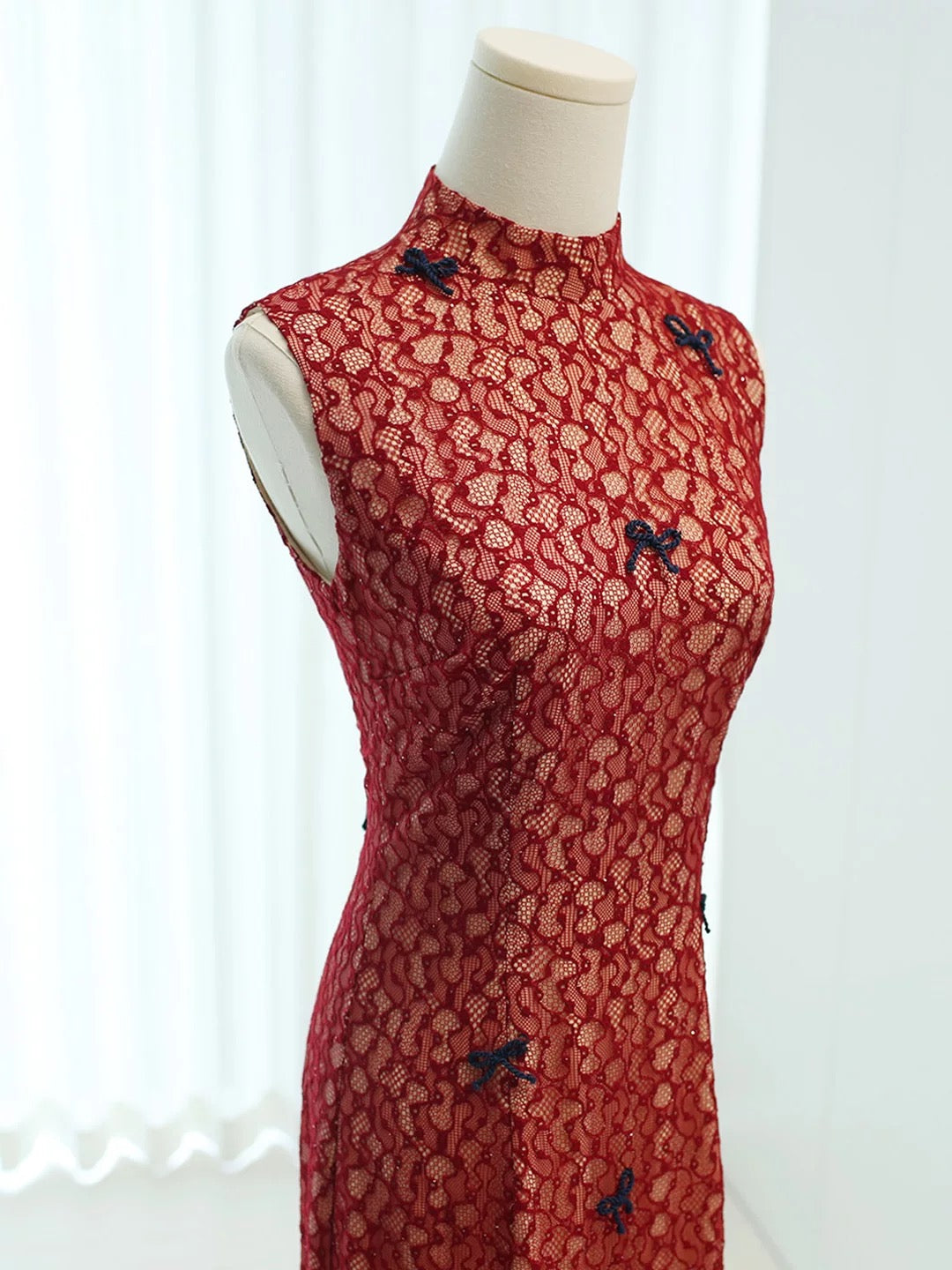 Superbes Robes de Bal Longues en Dentelle Bordeaux N4278, Moulantes et à Col Montant pour Femmes