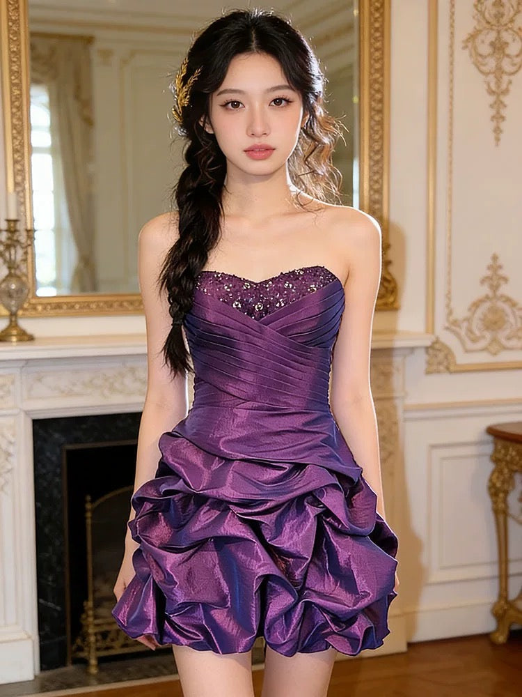 Robe de soirée/cocktail courte mini violette en satin bustier coupe fourreau, vintage, N4281