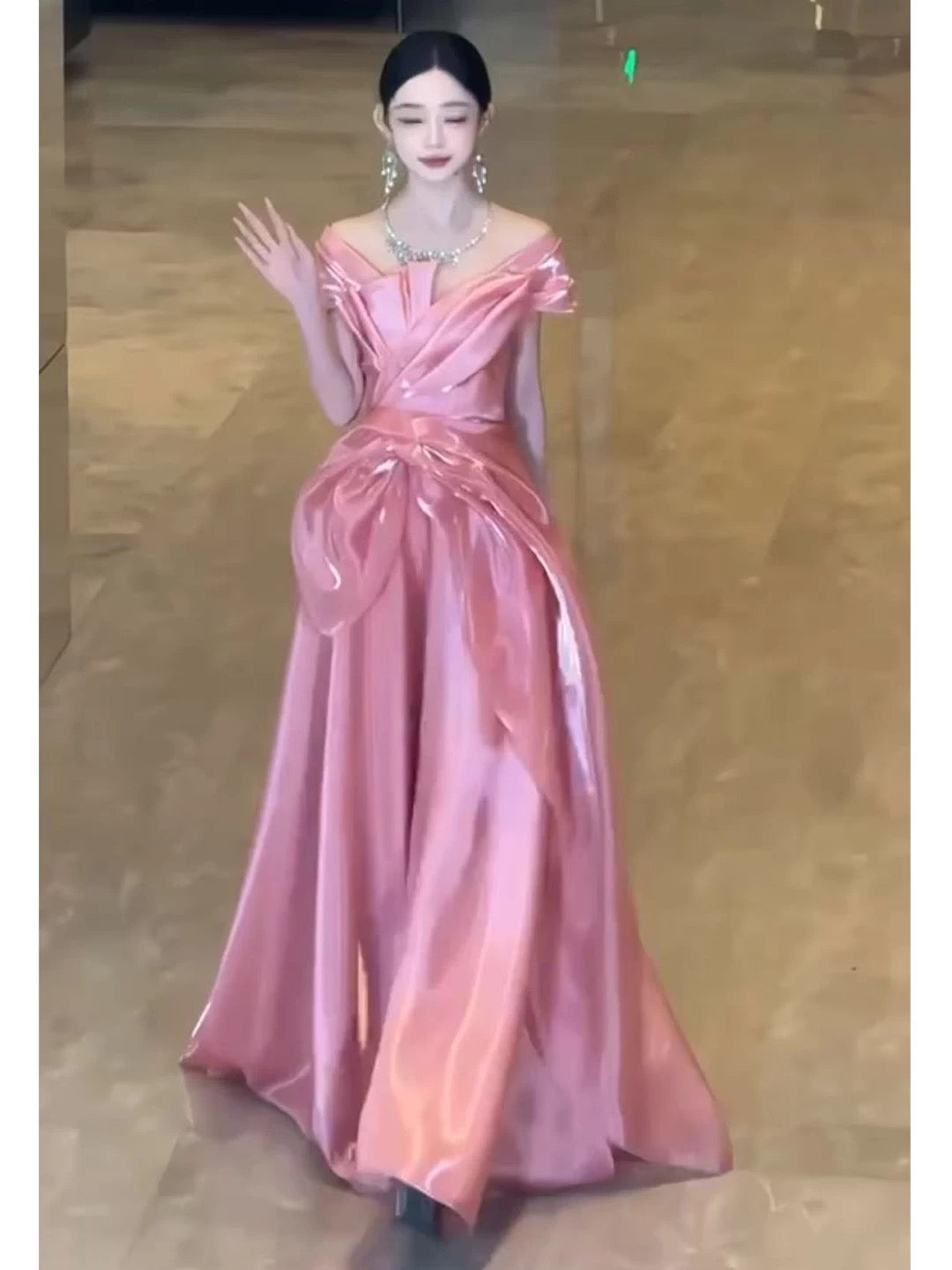 Elegantes A-Linien-Kleid schulterfrei Rosa mit kurzen Ärmeln Lange Partykleider Ballkleider N2025