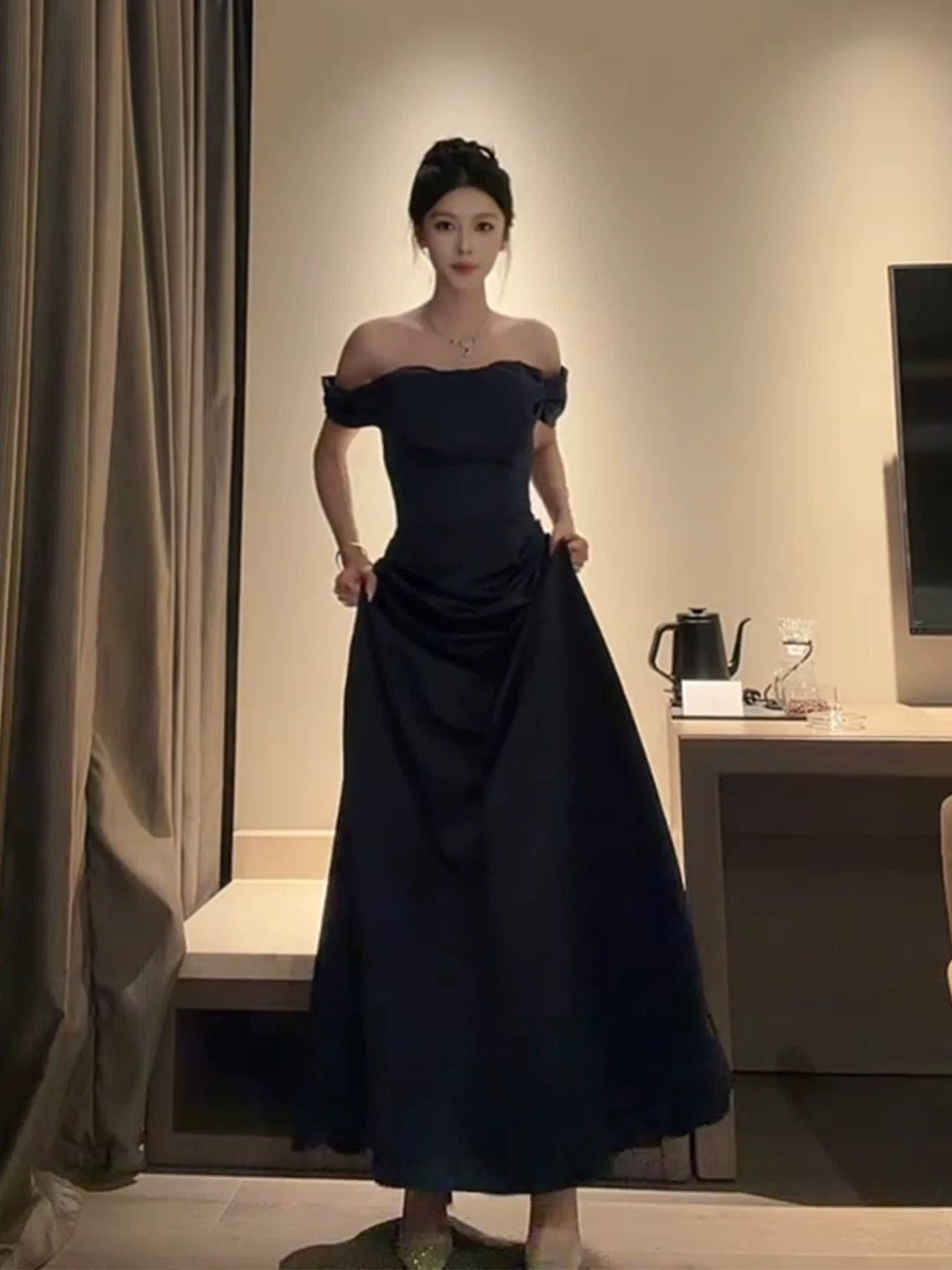 Sexy Abendkleider für Damen, A-Linie, schulterfrei, schwarzer Satin, langes Ballkleid mit Ärmeln, Partykleid, Modekleid N1812