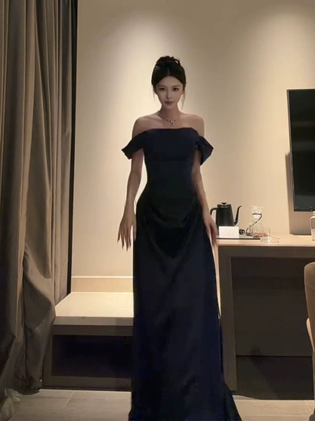 Sexy Abendkleider für Damen, A-Linie, schulterfrei, schwarzer Satin, langes Ballkleid mit Ärmeln, Partykleid, Modekleid N1812