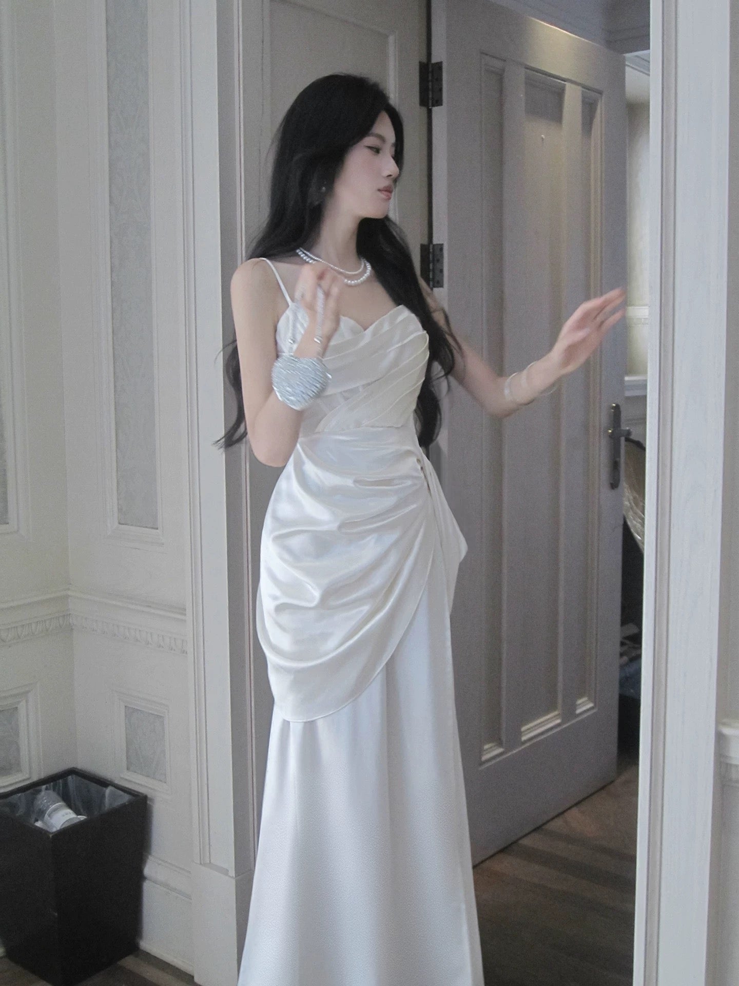 Klassisches Meerjungfrau-Brautkleid mit Spaghettiträgern, Elfenbein, Falten-Inspiration, langes Hochzeitsgastkleid N2051