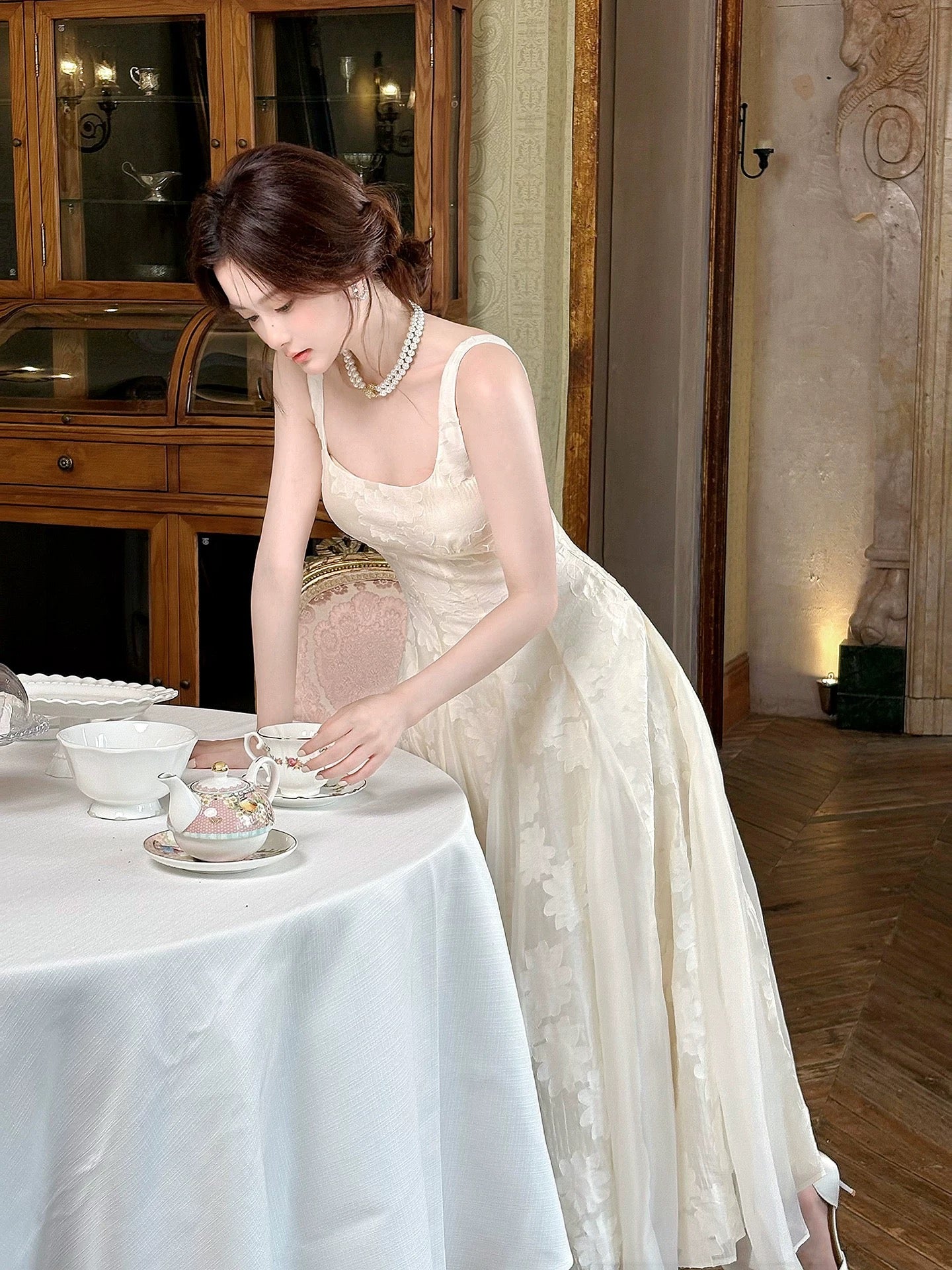 Robes de soirée longues coupe princesse col carré dentelle champagne N2057