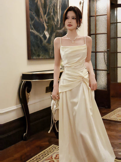 Einfaches A-Linien Spaghetti-Träger Champagner-Satin Inspiration Langes Hochzeitsgastkleid N2058