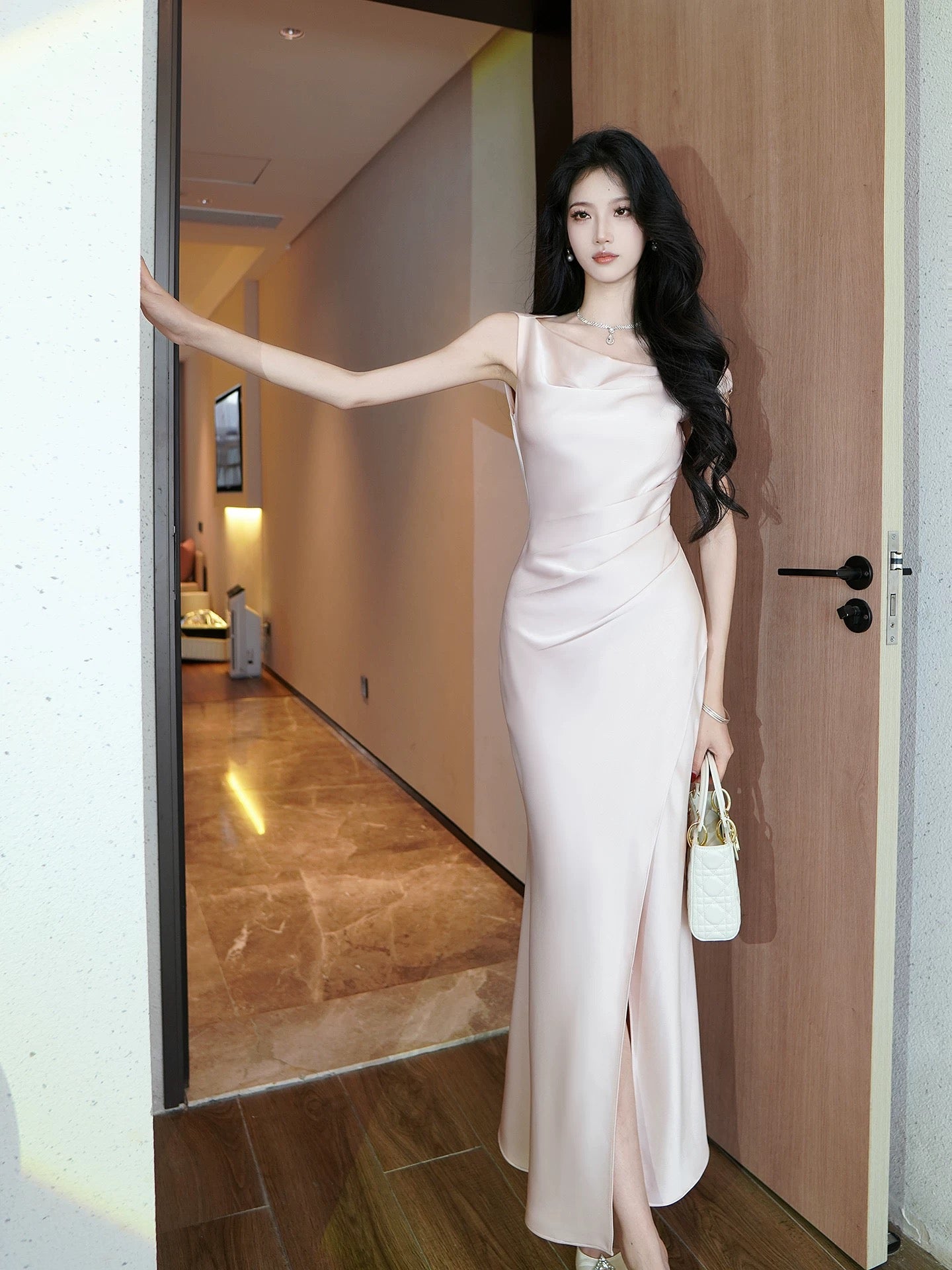 Französischer Stil Meerjungfrau Off Shoulder Satin Schlitz Inspiration Lange Abschlussball Hochzeitsgastkleider N2063