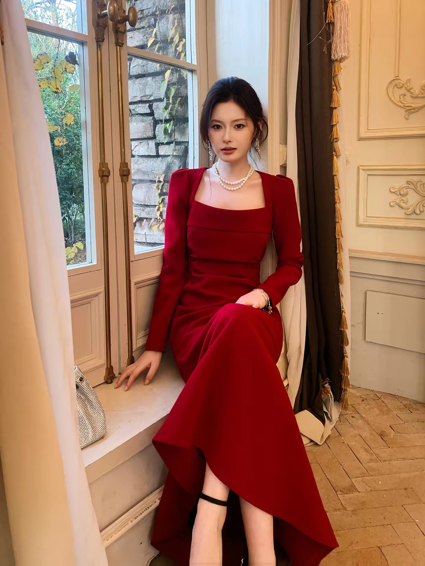 Sirène de style français modeste Robes de soirée longues pour femmes en satin rouge à col carré N2088