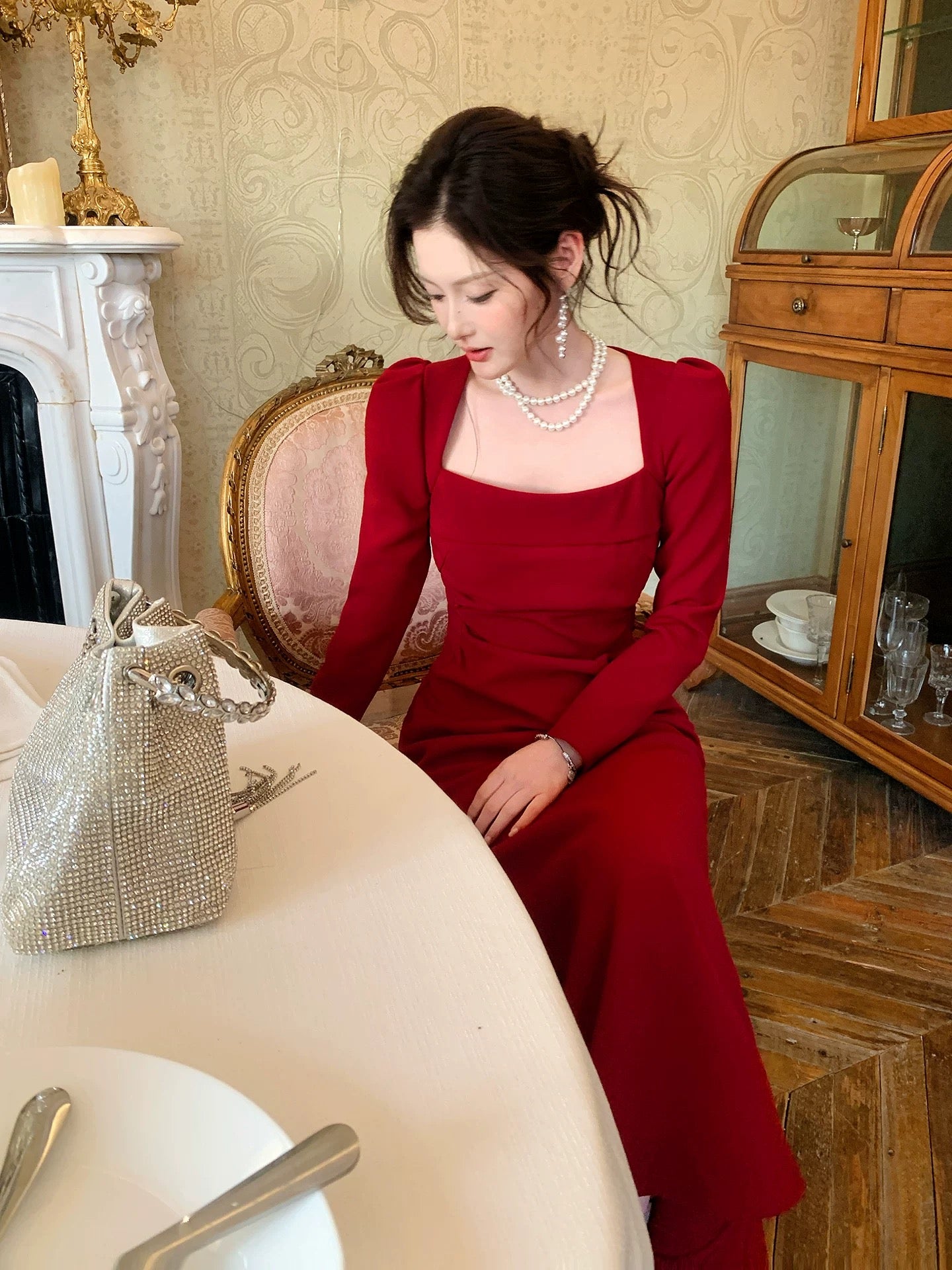 Sirène de style français modeste Robes de soirée longues pour femmes en satin rouge à col carré N2088