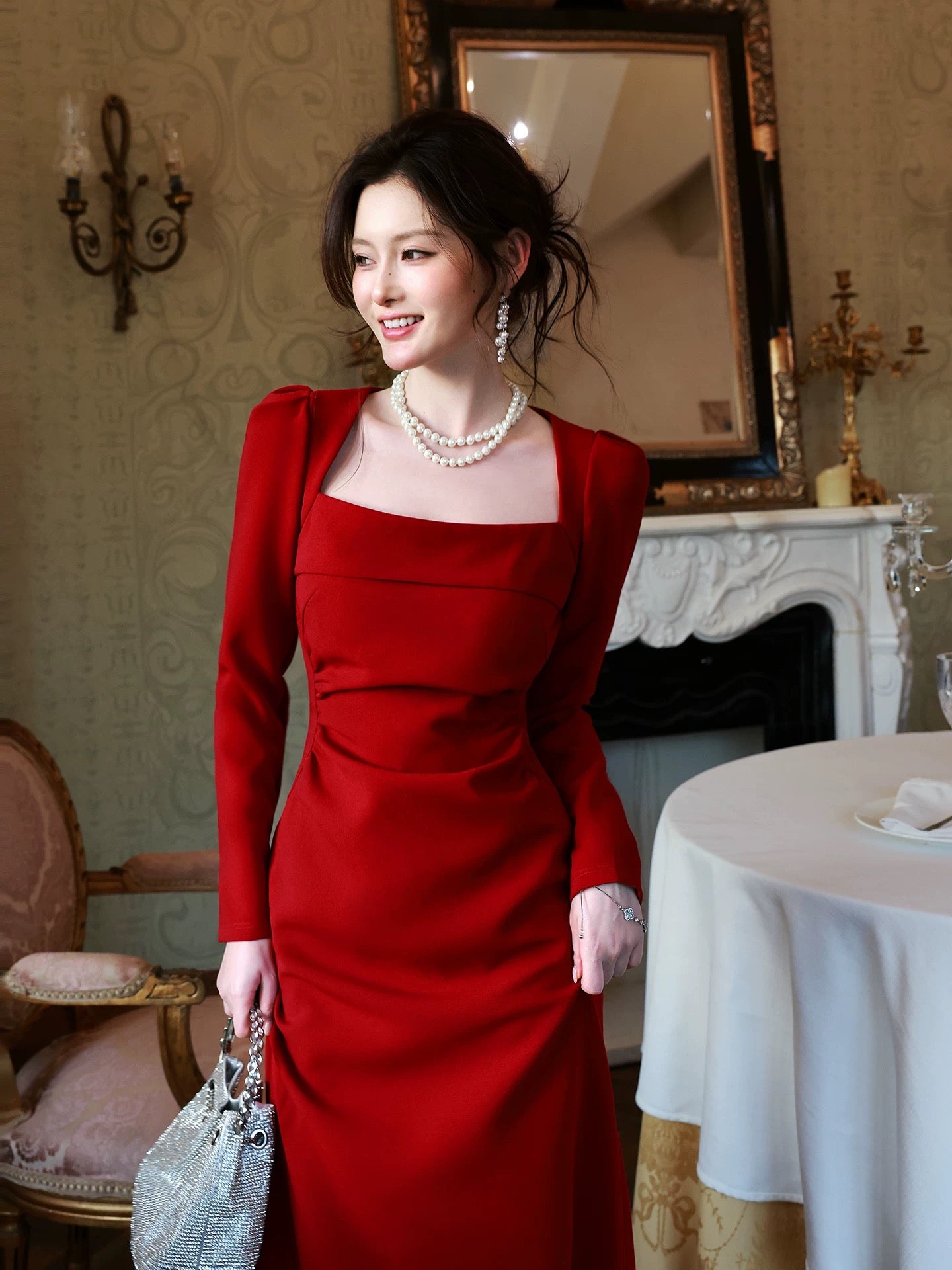 Sirène de style français modeste Robes de soirée longues pour femmes en satin rouge à col carré N2088