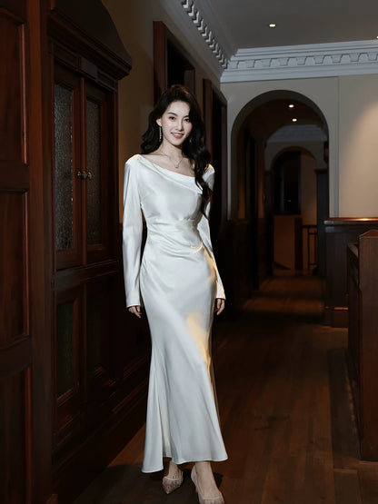 Einfaches Meerjungfrau Brautjungfernkleid mit Schulterfreiem Design, Weißem Satin, Langen Ärmeln N2094