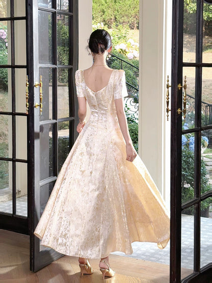 Robes d'invitées de mariage et de bal longues en satin doré et dentelle coupe trapèze simples N2095