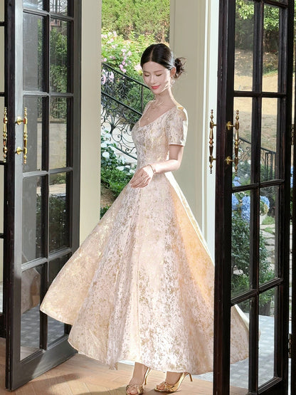 Robes d'invitées de mariage et de bal longues en satin doré et dentelle coupe trapèze simples N2095