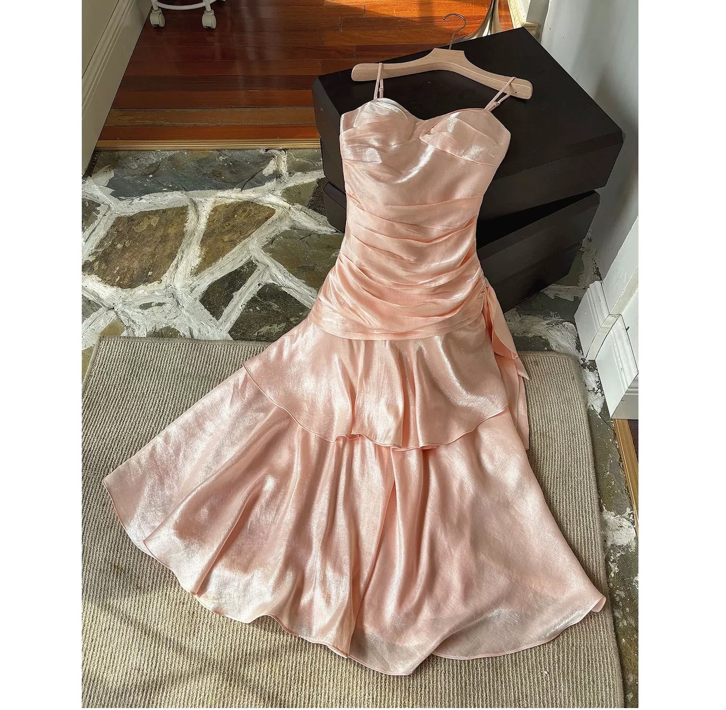Robes de soirée longues en satin rose blush avec fines bretelles pour invitées de mariage et bal de promo N2102