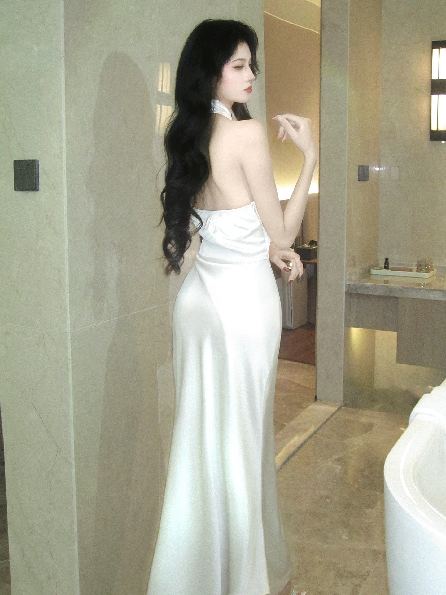 Robe de soirée/demoiselle d'honneur en satin coupe sirène simple avec licou et longueur ras du sol N2106