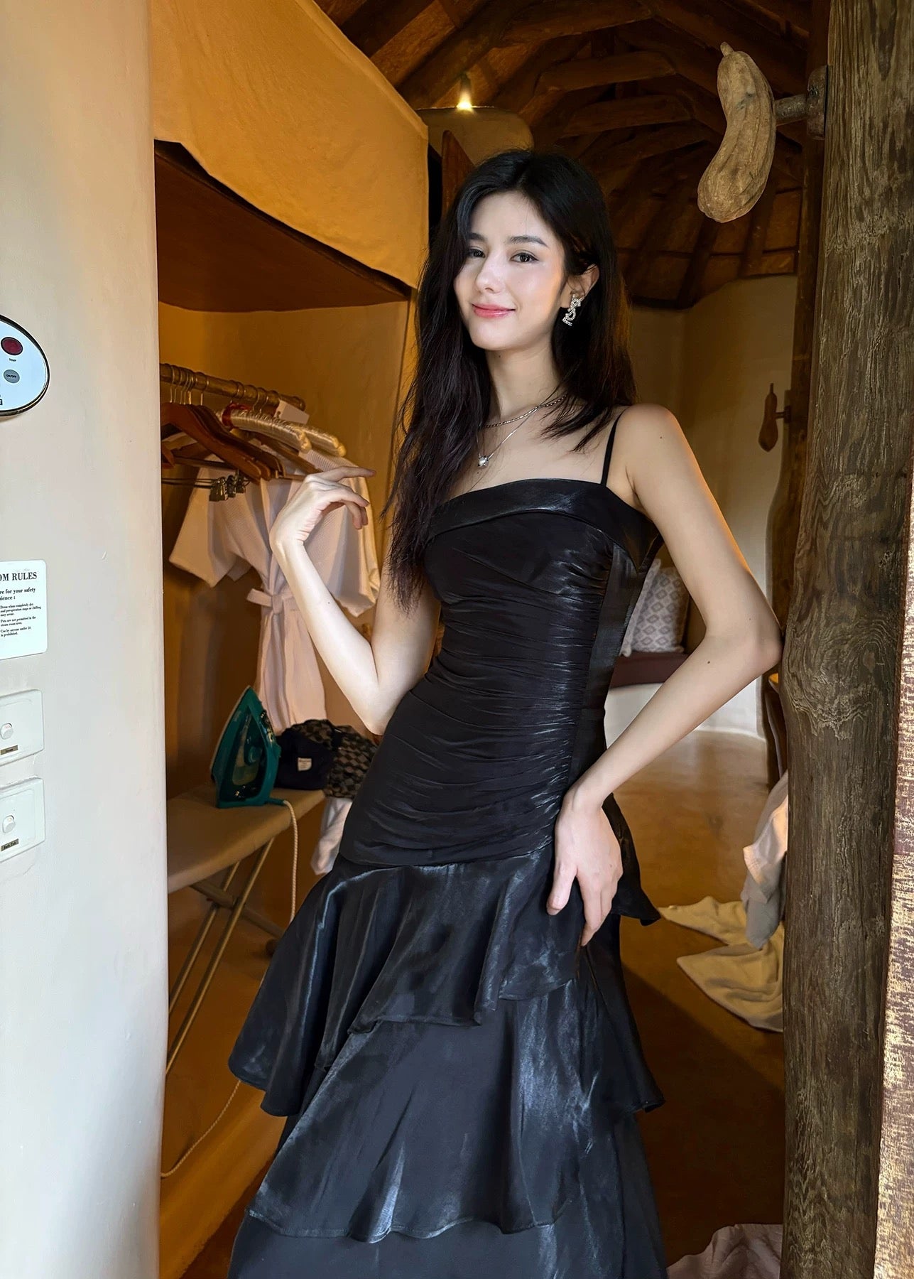 Edle Meerjungfrau Spaghetti-Träger Schwarz Rüschen Satin Für Damen Mädchen Teenager Abschlussballkleider N2182