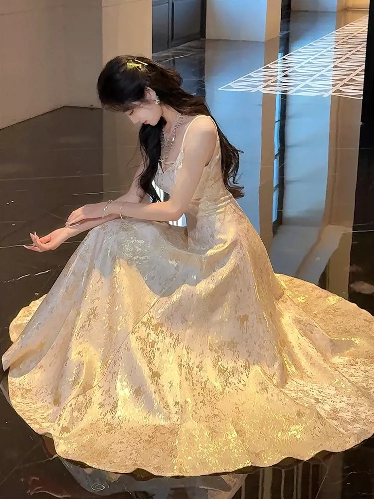 Elegantes A-Linien-Spaghetti-Träger-Satin-Kleid für Hochzeitsgäste N2191