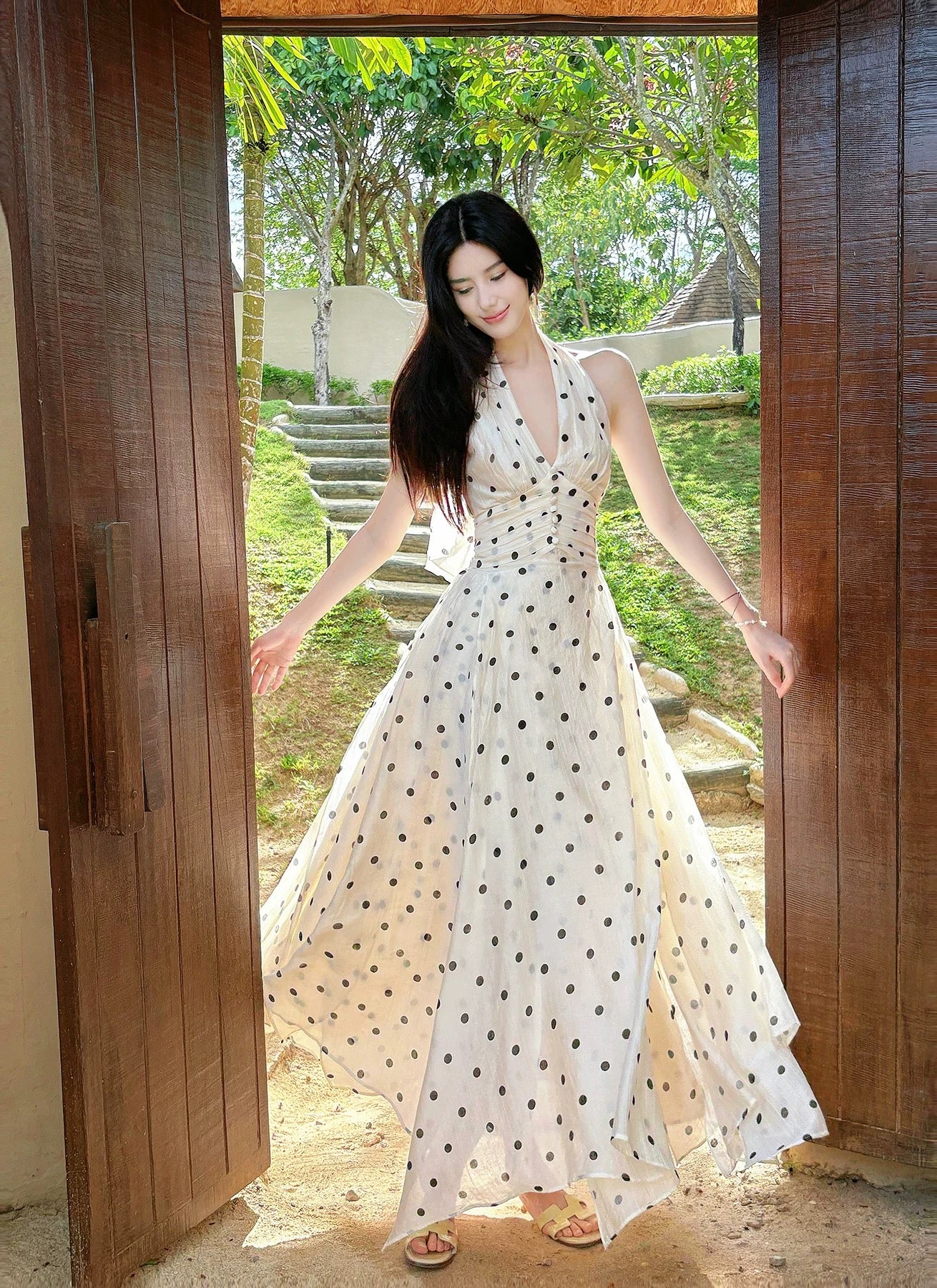 Wunderschönes, langes Abendkleid mit A-Linie, Neckholder und schwarzen Tupfen für Damen, Mädchen und Teenager – Ballkleid N2203