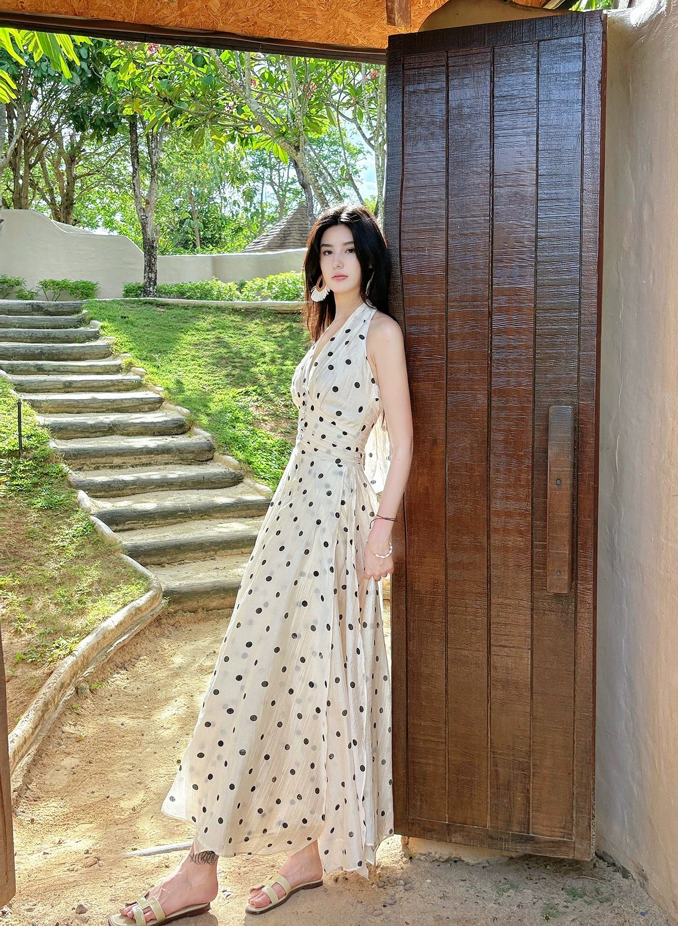Wunderschönes, langes Abendkleid mit A-Linie, Neckholder und schwarzen Tupfen für Damen, Mädchen und Teenager – Ballkleid N2203