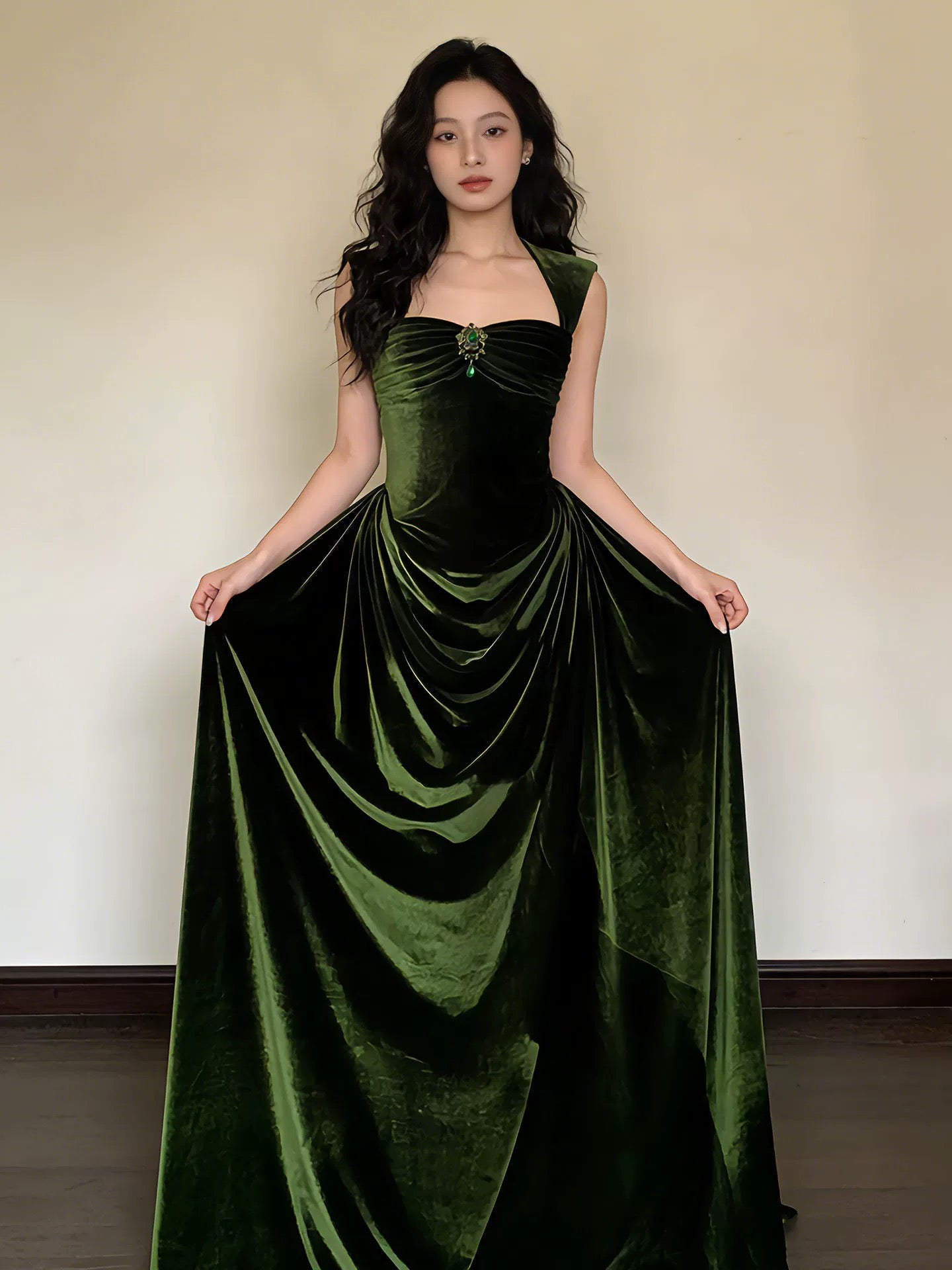 Robe de bal longue vintage en velours vert, coupe trapèze, sans bretelles, à volants, idéale pour les lycéennes et les adolescentes (N1671).