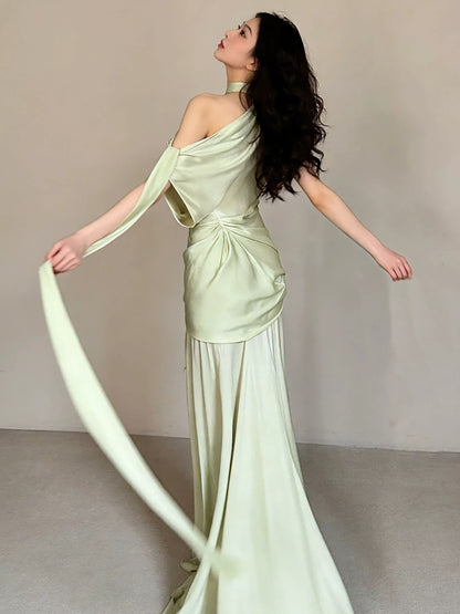 Robe de mariée longue style sirène classique asymétrique en satin vert sauge, inspiration N1673