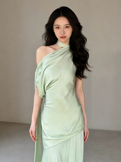 Robe de mariée longue style sirène classique asymétrique en satin vert sauge, inspiration N1673