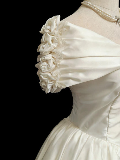 Robe de mariée féerique, style bal, épaules dénudées, en satin à manches longues, référence N1676