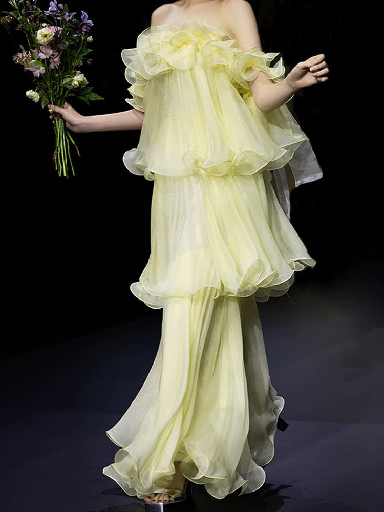 Robe de bal de fin d'année vintage jaune en mousseline, coupe trapèze, épaules dénudées et volants, idéale pour les lycéennes et les adolescentes (N1677).