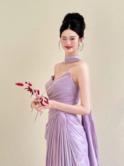 Klassisches Meerjungfrauen-Kleid mit herzförmigem Ausschnitt, lila Satin mit Rüschen und Schal – Inspiration für lange Hochzeitsgastkleider N1687