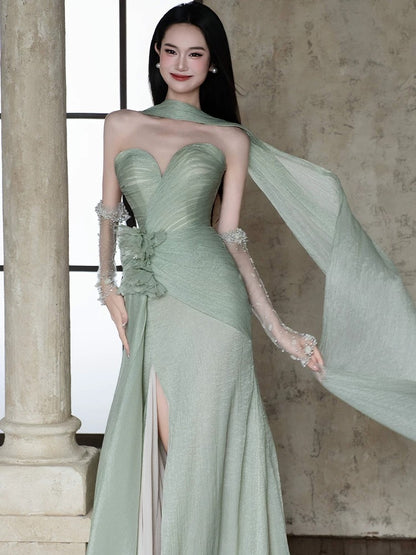 Klassisches Meerjungfrauen-Kleid in Grün mit herzförmigem Ausschnitt, Schlitz und Rüschen, inspiriert von einem Schal, langes Ballkleid oder Hochzeitsgastkleid N1693