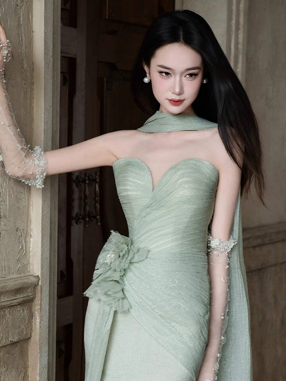 Klassisches Meerjungfrauen-Kleid in Grün mit herzförmigem Ausschnitt, Schlitz und Rüschen, inspiriert von einem Schal, langes Ballkleid oder Hochzeitsgastkleid N1693