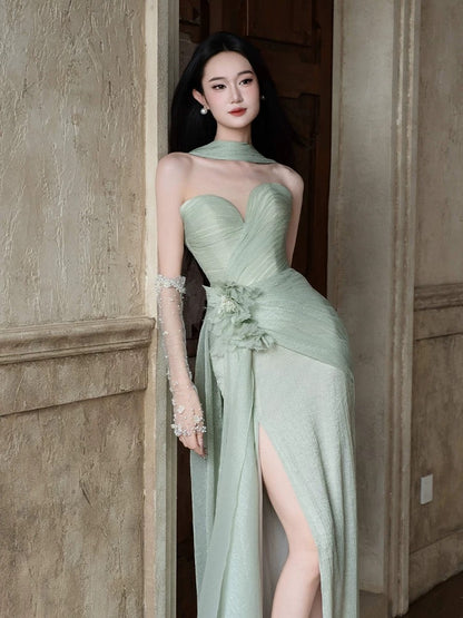 Klassisches Meerjungfrauen-Kleid in Grün mit herzförmigem Ausschnitt, Schlitz und Rüschen, inspiriert von einem Schal, langes Ballkleid oder Hochzeitsgastkleid N1693