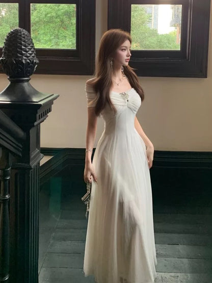 Bescheidene Ballkleider A-Linie schulterfrei weißer Chiffon mit Ärmeln langes Abendkleid N3158