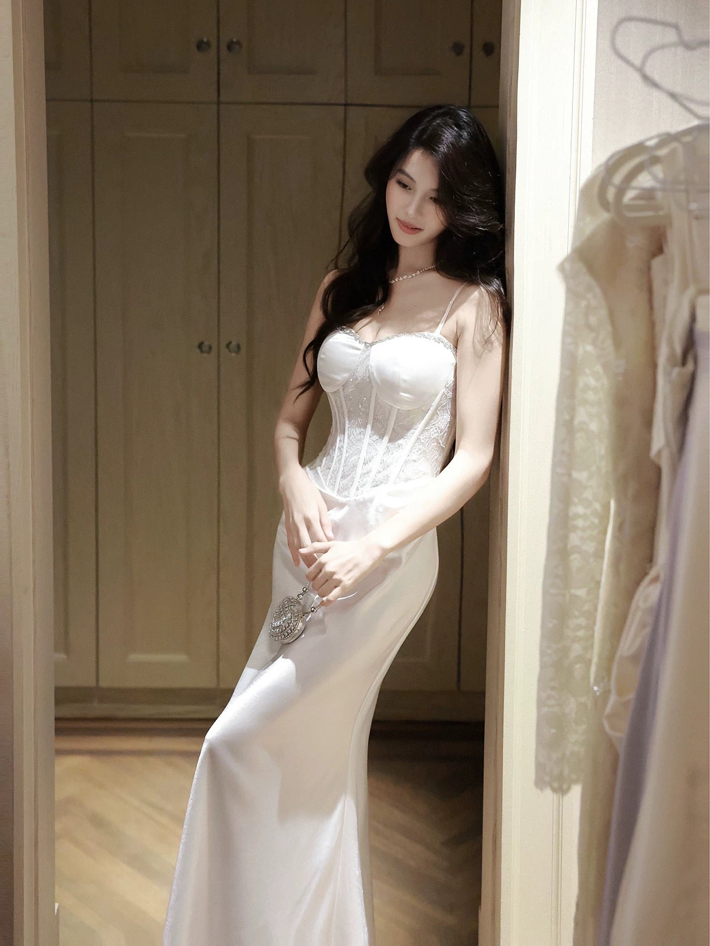 Elegant Mermaid Spaghetti Strap White Sleeveless Waist-cinching Full-hem Maxi Dress Semi Formal Garden Beach Spring Event Outfits Wedding Guest Dress RB4975