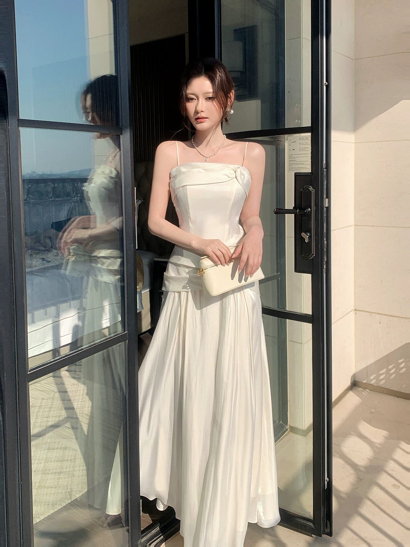 Elegant A Line Spaghetti Strap White Satin With Ruffled Sleeveless Outdoor Semi Formal Summer Garden Beach Event Outfits Wedding Guest Dresses RB4981
