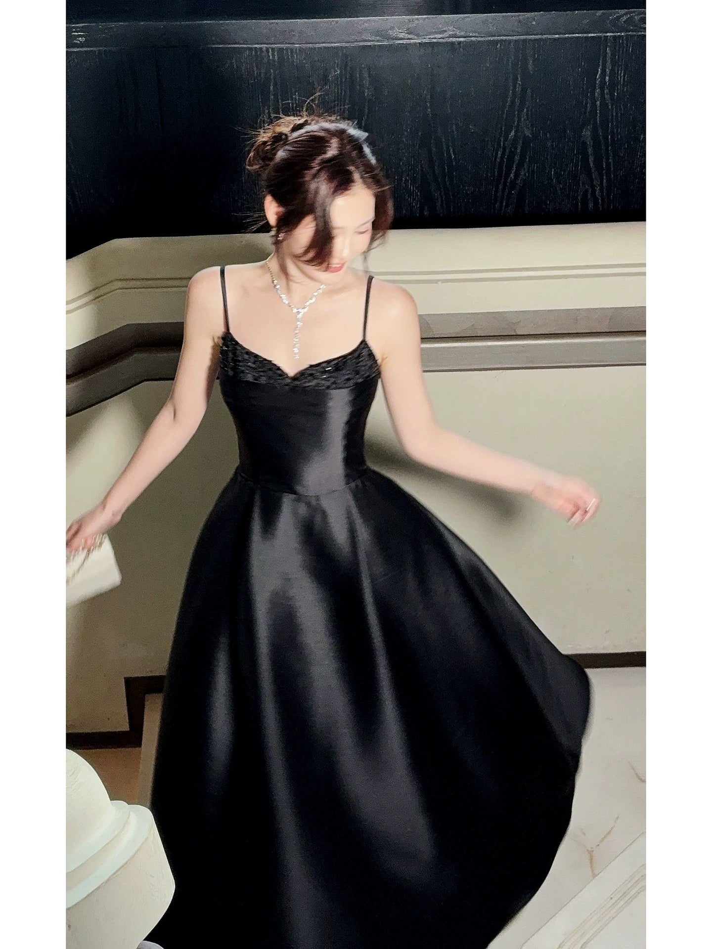 Elegant A line Spaghetti Strap Black Tie Dress Satin Full-hem Maxi Semi Formal Garden Date Night Outfit Wedding Guest Dresses RB5021