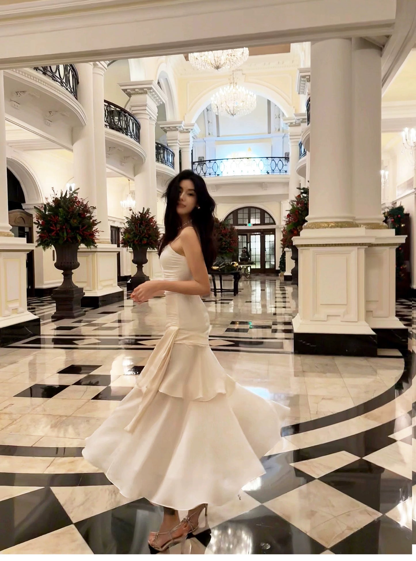 Elegant Mermaid Spaghetti Strap White Sleeveless Date Night Outfit Outdoor Semi Formal Wedding Guest Dresses RB5030