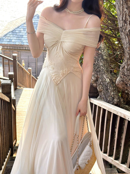 Elegant A Line Spaghetti Strap Champagne Tulle Full-hem Maxi Dress Semi Formal Garden Beach Event Outfits Wedding Guest Dresses RB5001
