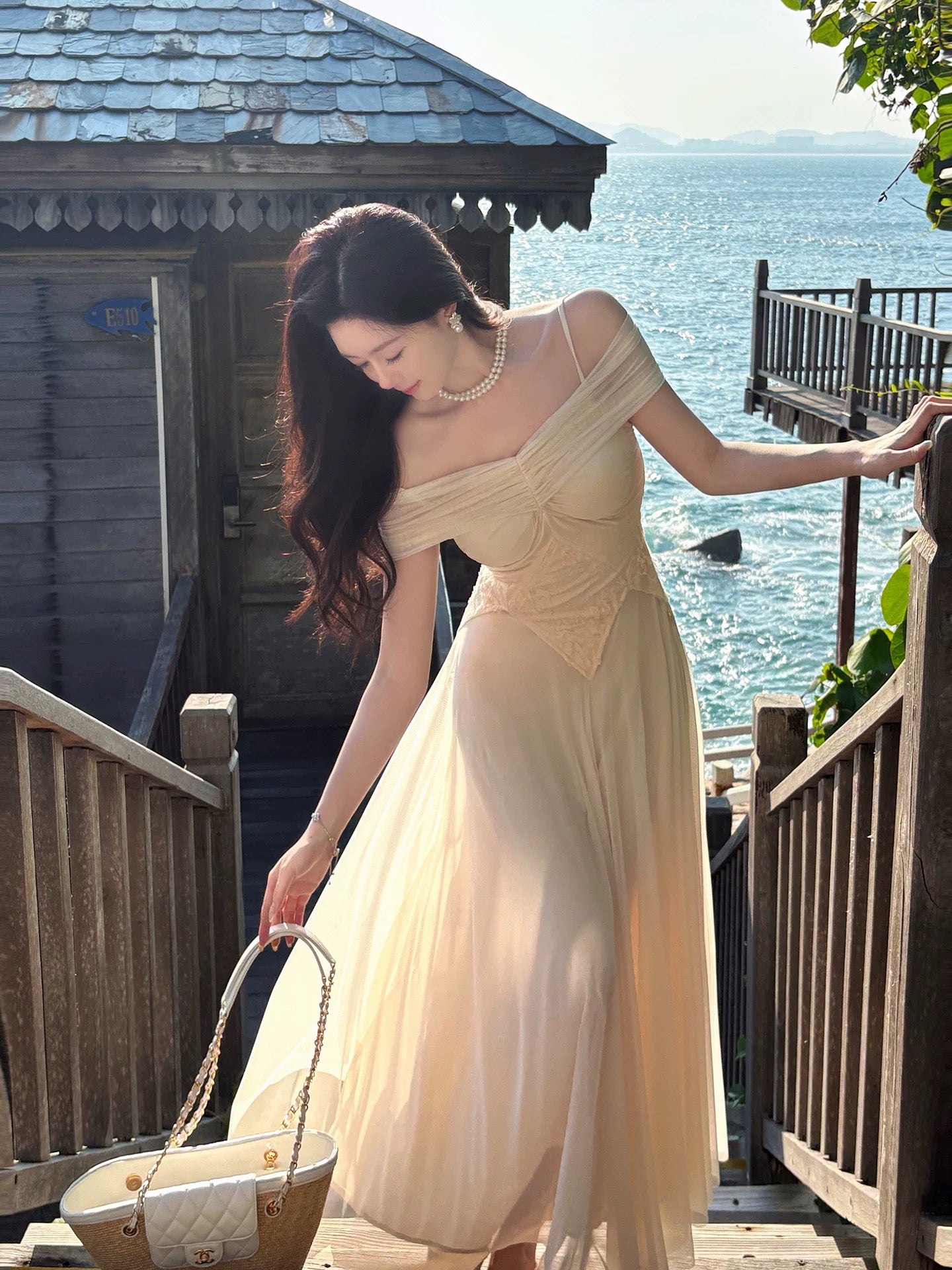 Elegant A Line Spaghetti Strap Champagne Tulle Full-hem Maxi Dress Semi Formal Garden Beach Event Outfits Wedding Guest Dresses RB5001