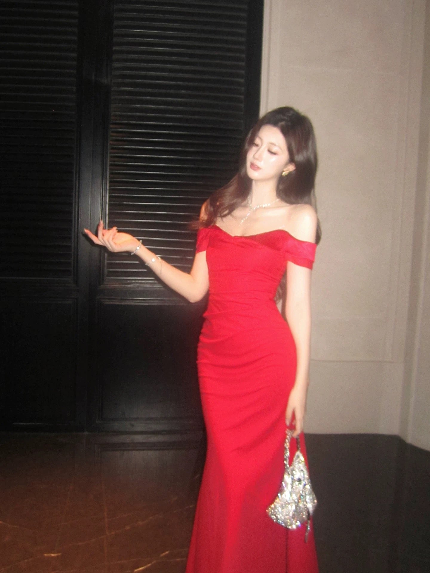 Artistic Mermaid Off The Shoulder Red With Cap Sleeves Satin Red Outdoor Semi Formal Summer Garden Beach Event Outfits Wedding Guest Dresses RB5013