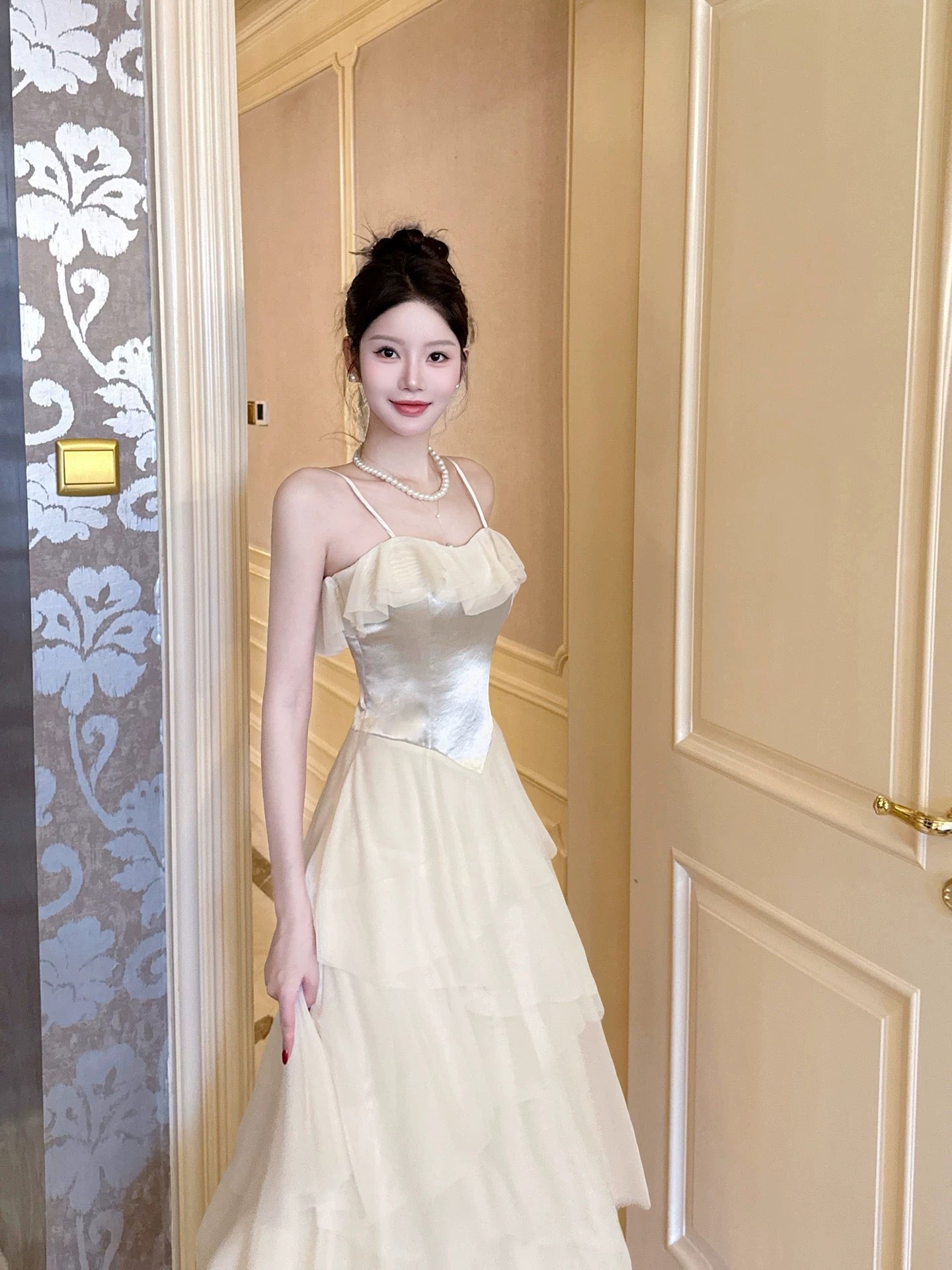 Chic A Line Spaghetti Strap Champagne Chiffon Sleeveless Date Night Outfits Outdoor Semi Formal Long Wedding Guest Dresses RB5048