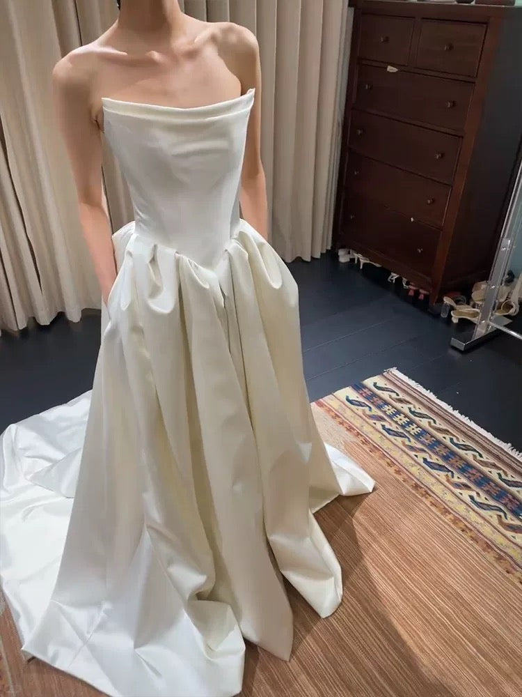 Timeless Ball Gown Strapless White Satin With Ruffle Brides Gown Bridal Dress Floor Length Wedding Dresses RB5555