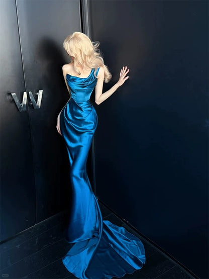 Bescheidene Ballkleider Meerjungfrau Ein-Schulter Blaues Satin mit plissiertem langen Abendkleid N3159