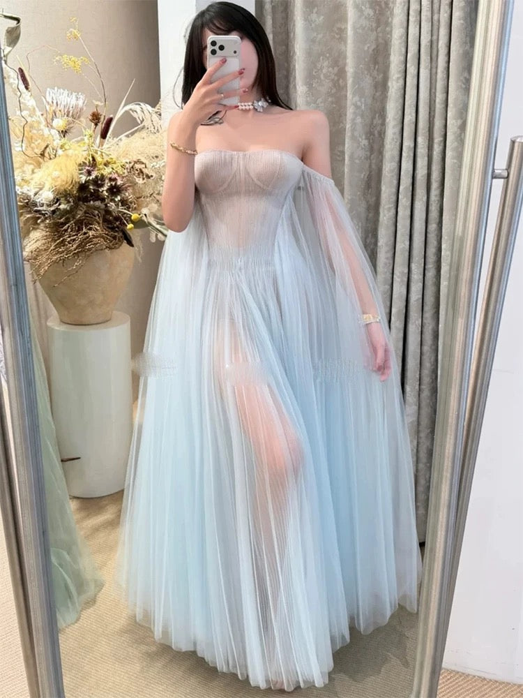 Sexy Ballkleider A-Linie Off Shoulder Hellblau Tüll mit Falten Langes formelles Kleid N3161