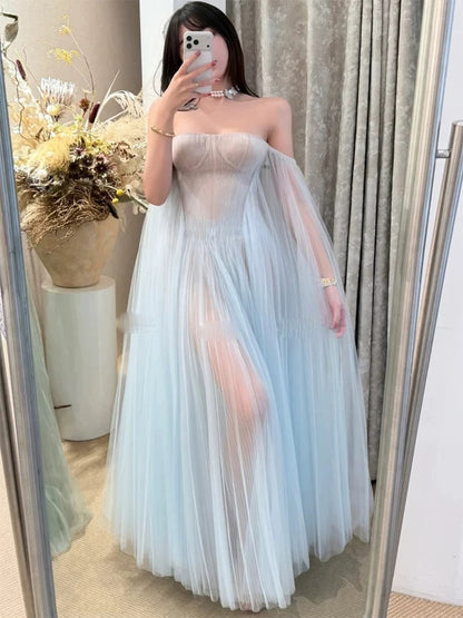 Sexy Ballkleider A-Linie Off Shoulder Hellblau Tüll mit Falten Langes formelles Kleid N3161