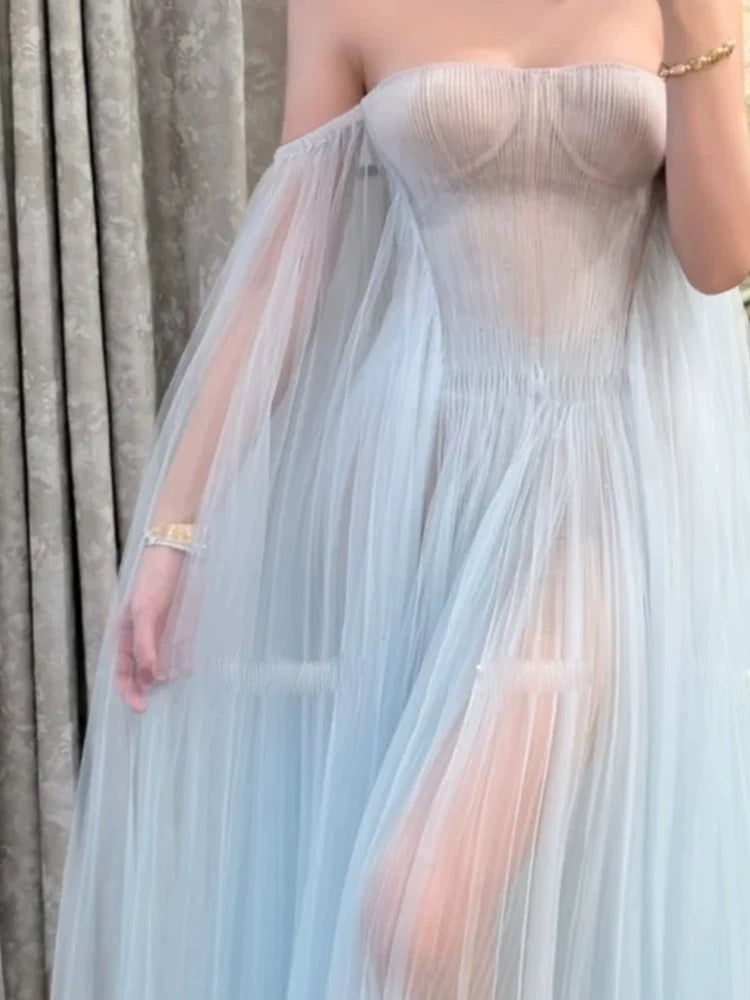 Sexy Ballkleider A-Linie Off Shoulder Hellblau Tüll mit Falten Langes formelles Kleid N3161