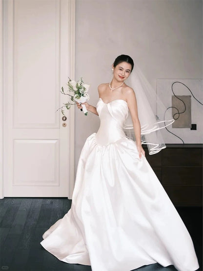 Romantic Wedding Dresses Ball Gown Sweetheart Satin White Summer Garden Long Wedding Gown N3912