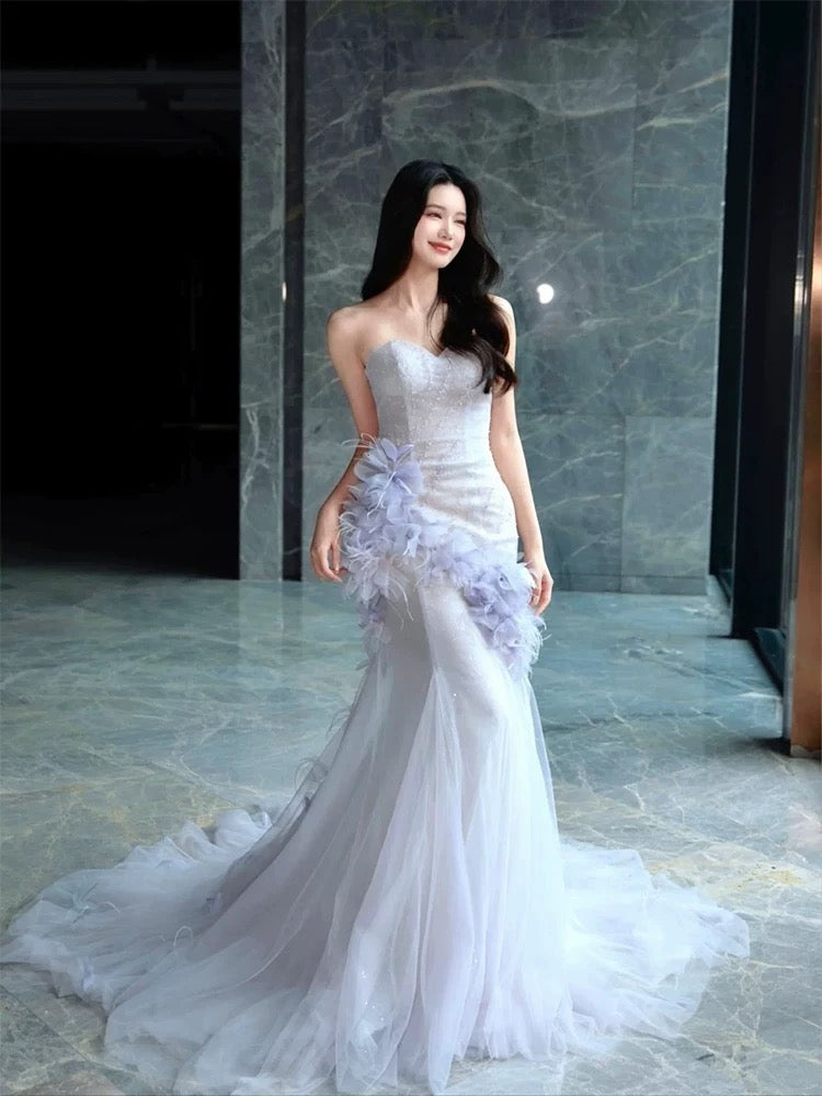 Elegante Abschlussballkleider Meerjungfrau Sweetheart Flieder Tüll mit Blumen Feder Langes formales Abendkleid N3959