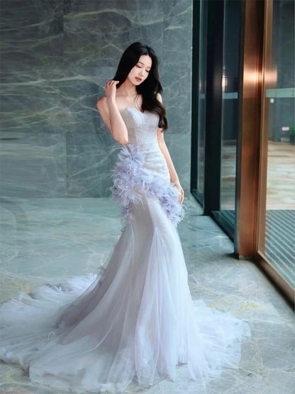 Elegante Abschlussballkleider Meerjungfrau Sweetheart Flieder Tüll mit Blumen Feder Langes formales Abendkleid N3959