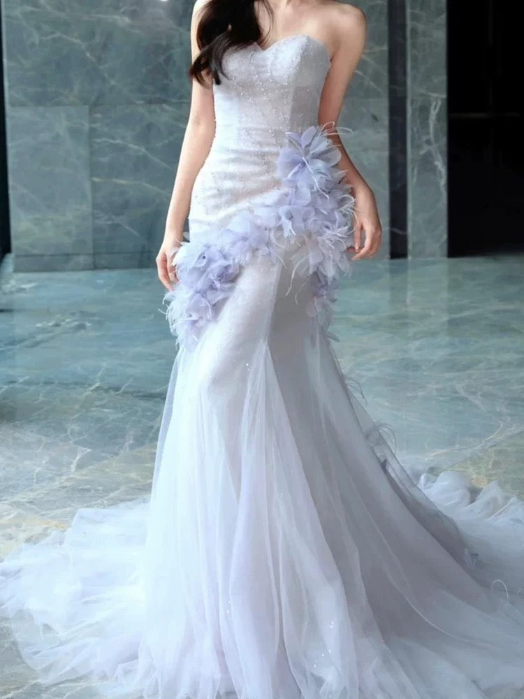 Elegante Abschlussballkleider Meerjungfrau Sweetheart Flieder Tüll mit Blumen Feder Langes formales Abendkleid N3959
