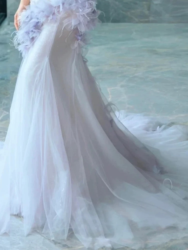Elegante Abschlussballkleider Meerjungfrau Sweetheart Flieder Tüll mit Blumen Feder Langes formales Abendkleid N3959