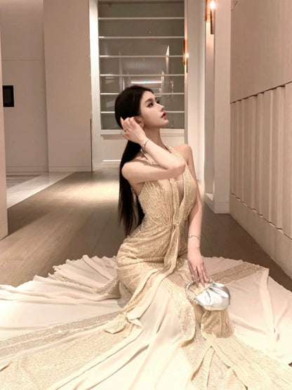 Élégantes robes de bal sirène licou à sequins dorés avec robe de soirée plissée N3973